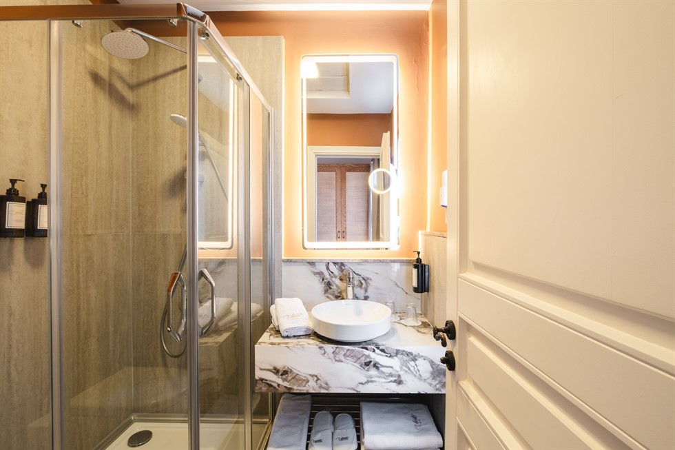 Alaçatı Viento Hotel room 201 deluxe room bathroom clean and modern design