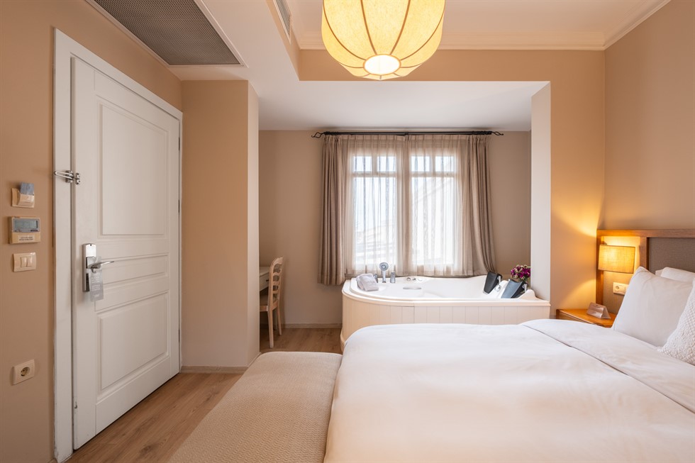 Alaçatı Viento Hotel room 201 deluxe room wide angle view airy and elegant layout