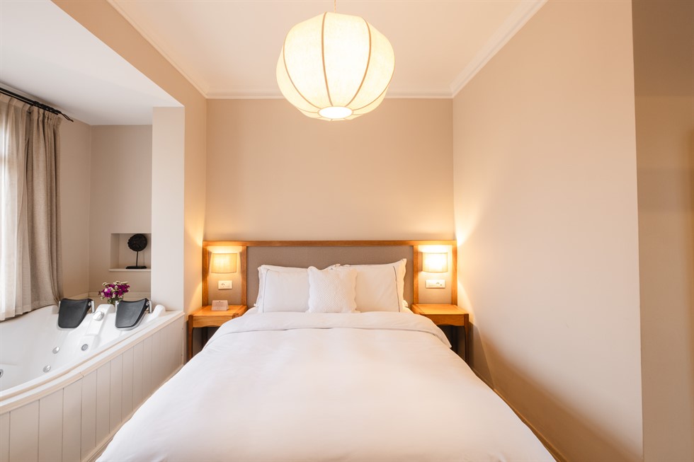 Alaçatı Viento Hotel room 201 deluxe room elegant interior design and relaxing atmosphere