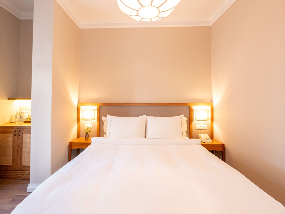 Viento Hotel Alaçatı deluxe garden room with comfortable double bed and modern design