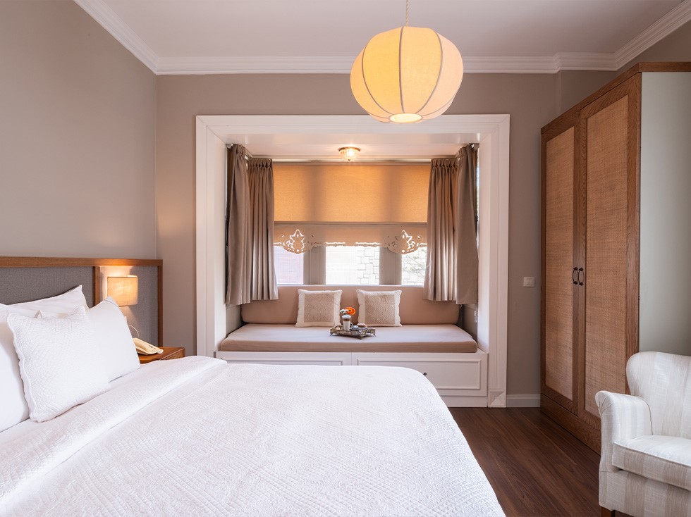Alaçatı Viento Hotel deluxe oda 202 cumbalı oda görünümü, özgün mimari ve doğal ışık
