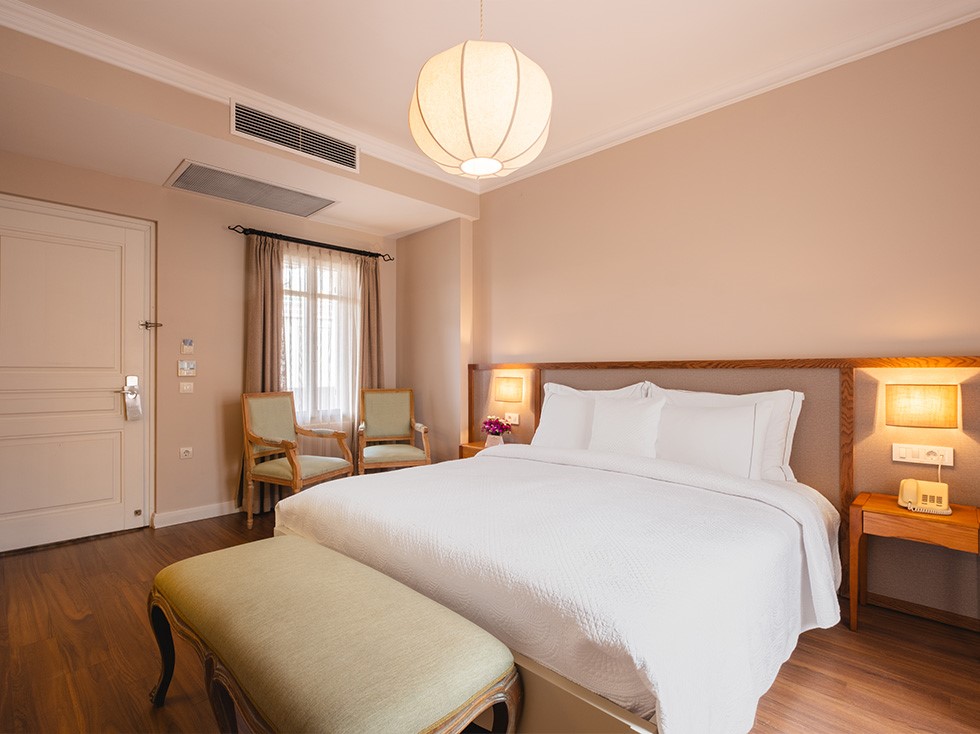 Alaçatı Viento Hotel deluxe oda 204 çift kişilik yatak
