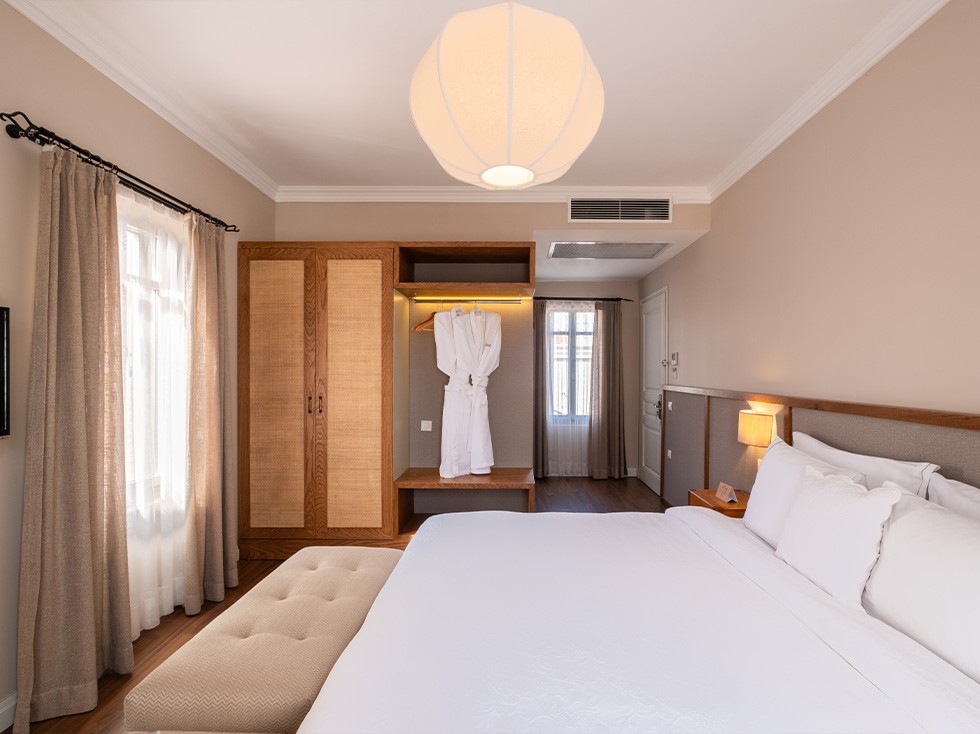 Alaçatı Viento Hotel deluxe oda 206 iç mekan tasarımı konforlu yaşam alanı