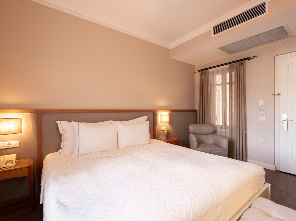 Alaçatı Viento Hotel oda 105 deluxe yatak detayları