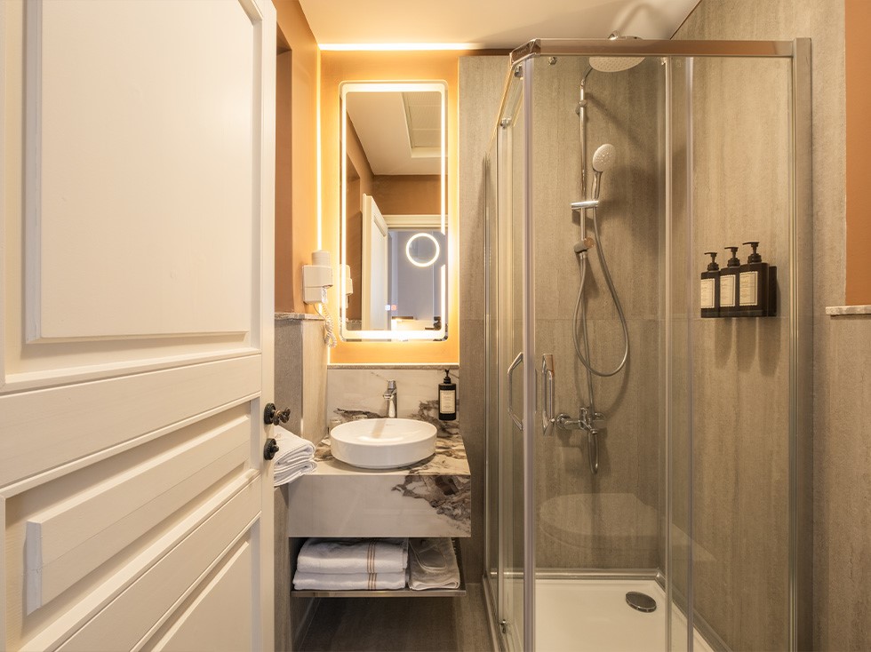 Alaçatı Viento Hotel oda 106 deluxe banyo