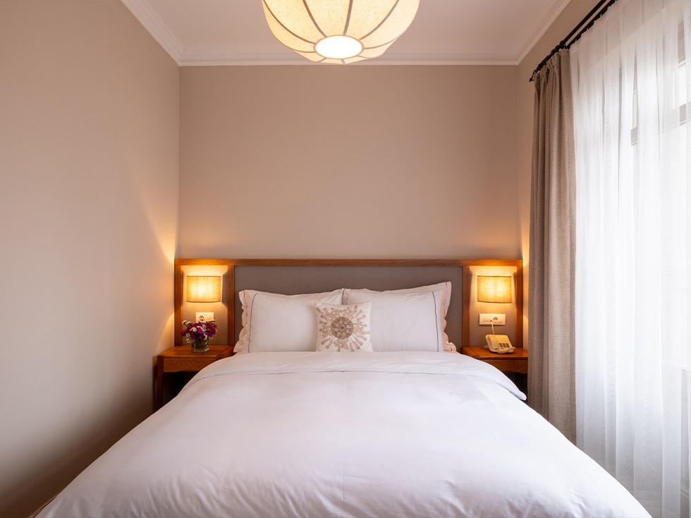 Alaçatı Viento Hotel oda 106 deluxe çift kişilik yatak