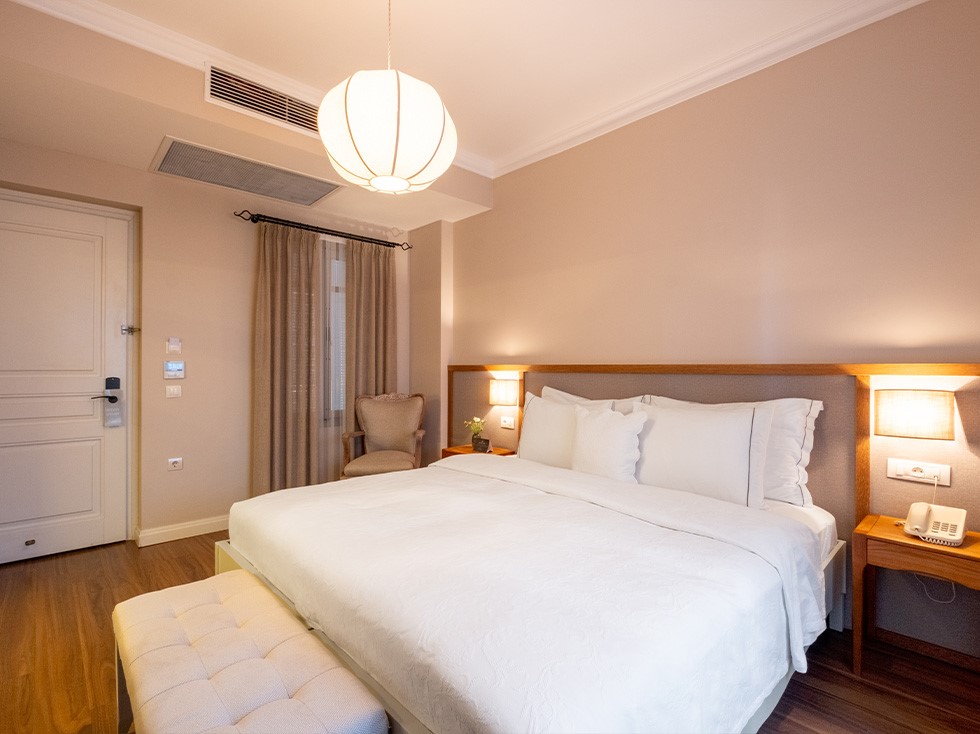 Alaçatı Viento Hotel oda 104 deluxe otel odası konforlu çift kişilik yatak